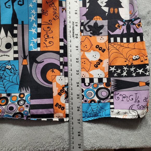 Zoe + Chloe Halloween Vneck Scrub Top 2 Pockets Spooky Eyes and Spiders Wms Sz L - Picture 10 of 10